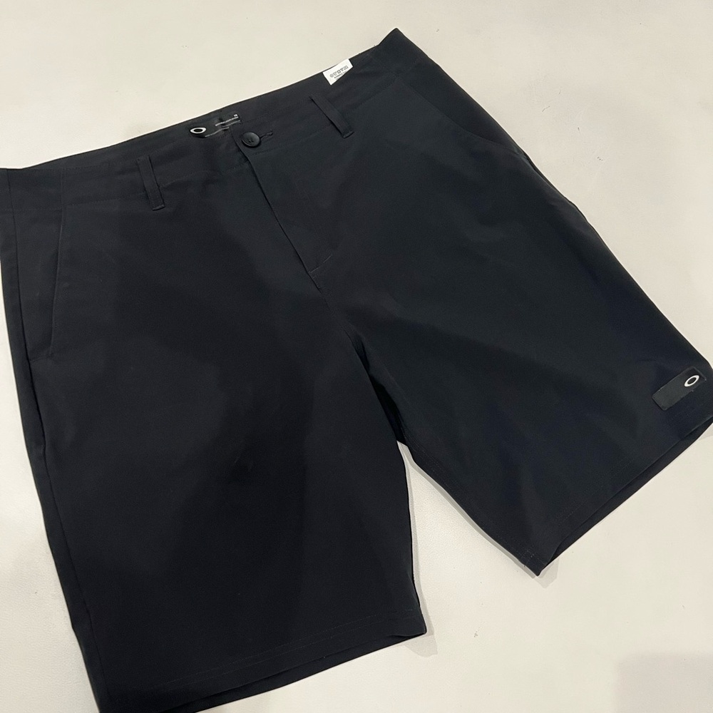 Oakley men’s shorts 38